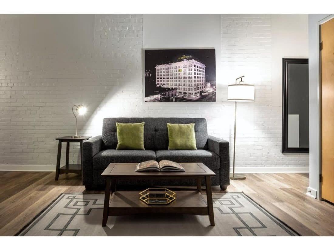 Bold 2Br 2Ba In The Block Apartment By Cozysuites! Indianapolis Exterior photo