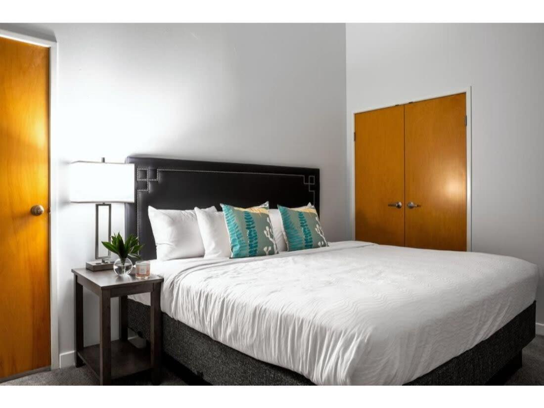 Bold 2Br 2Ba In The Block Apartment By Cozysuites! Indianapolis Exterior photo