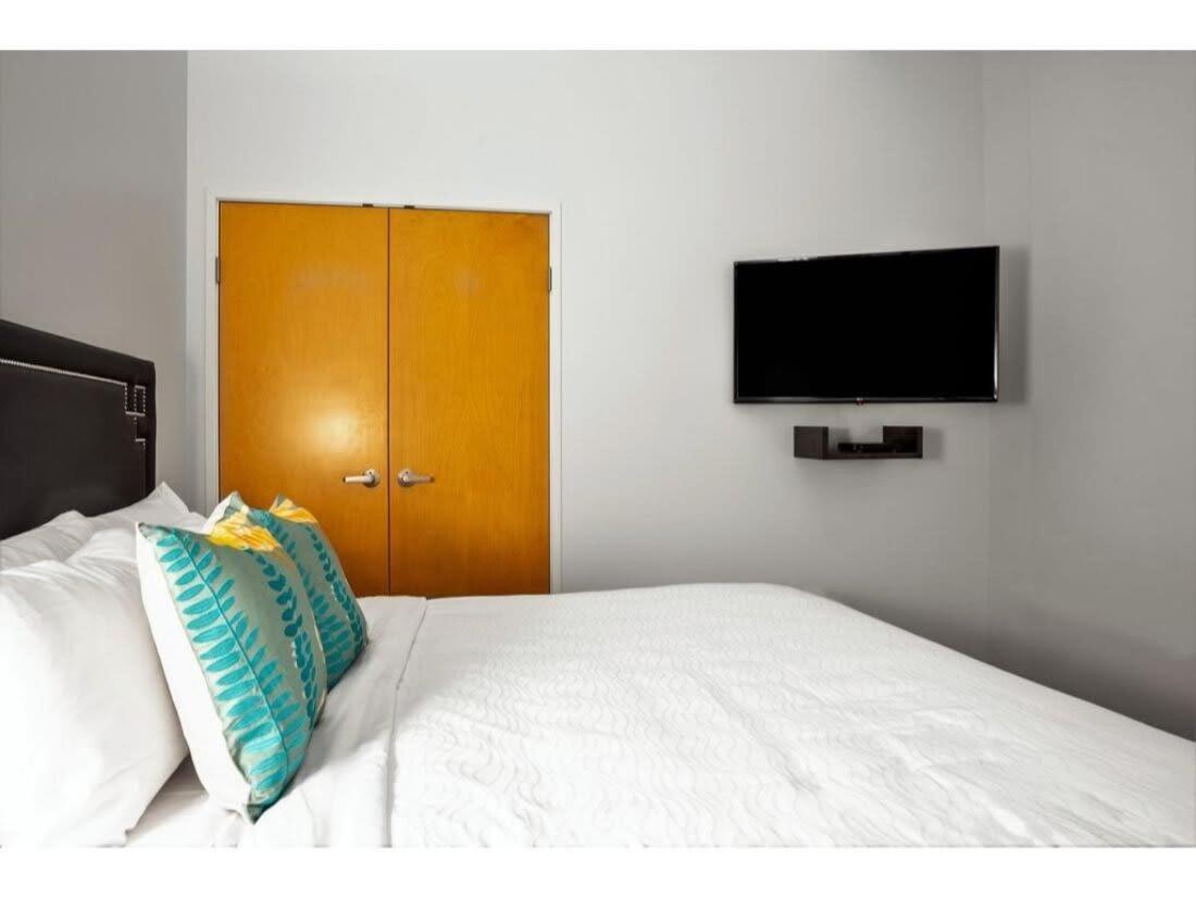 Bold 2Br 2Ba In The Block Apartment By Cozysuites! Indianapolis Exterior photo
